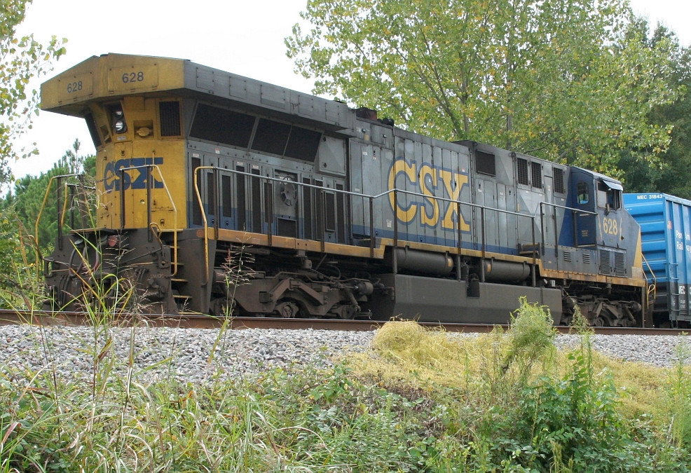 CSX 628 LHF on the local